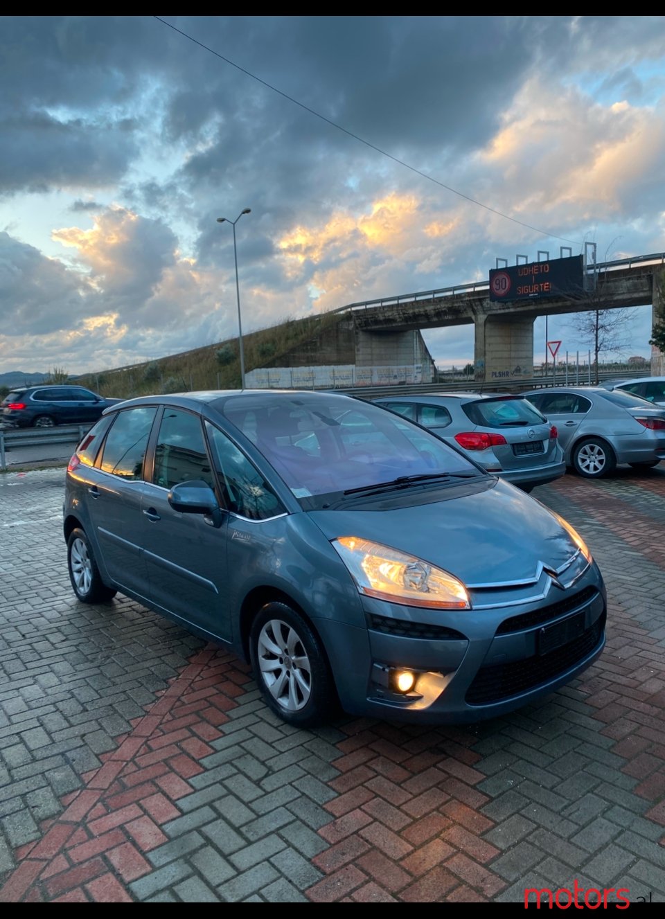 2011' Citroen photo #2