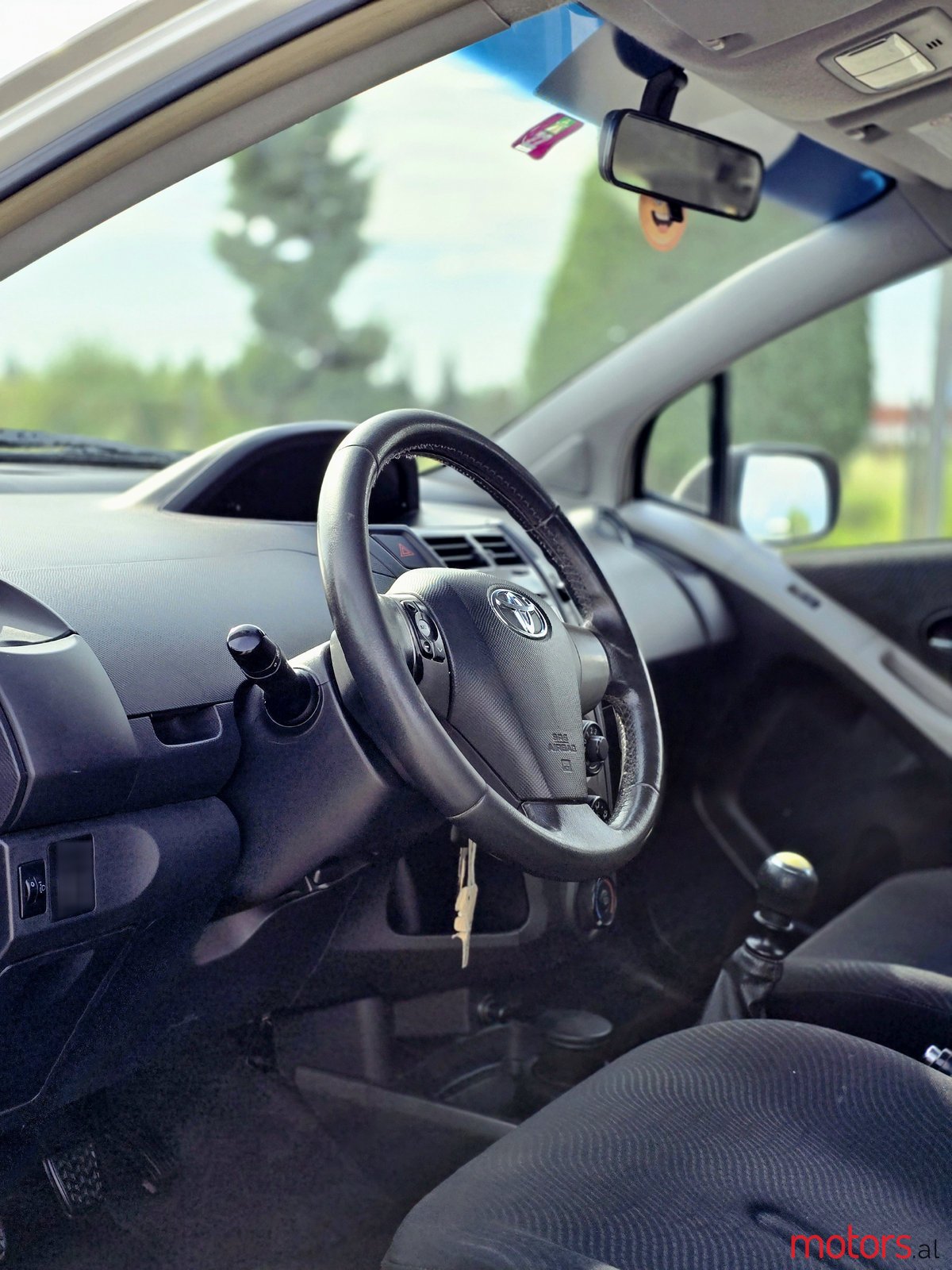 2011' Toyota Yaris photo #6