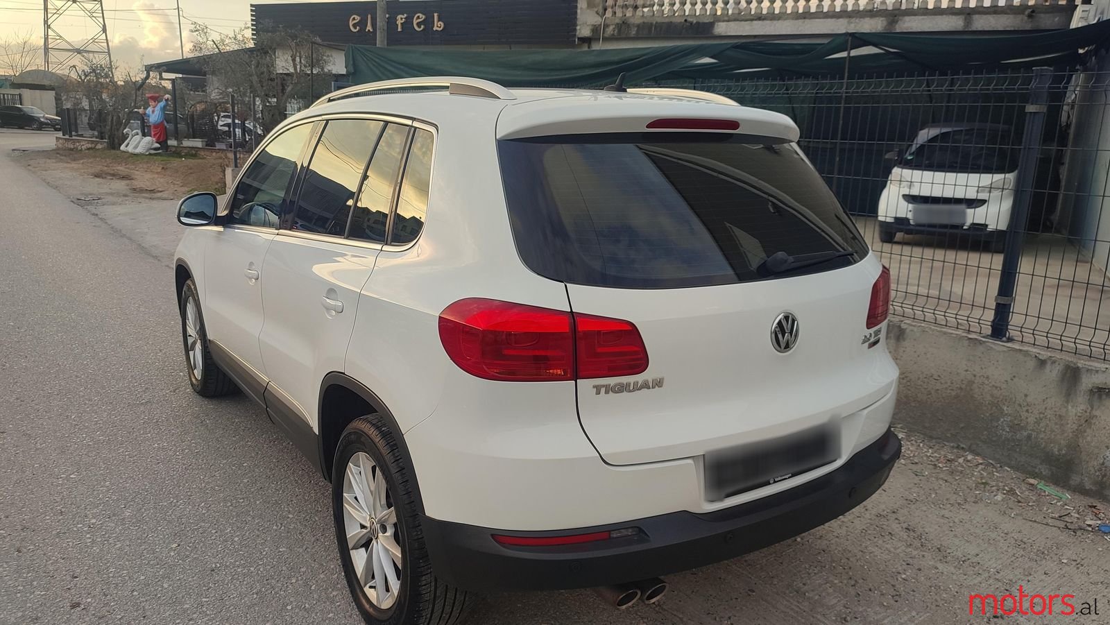 2015' Volkswagen Tiguan photo #4