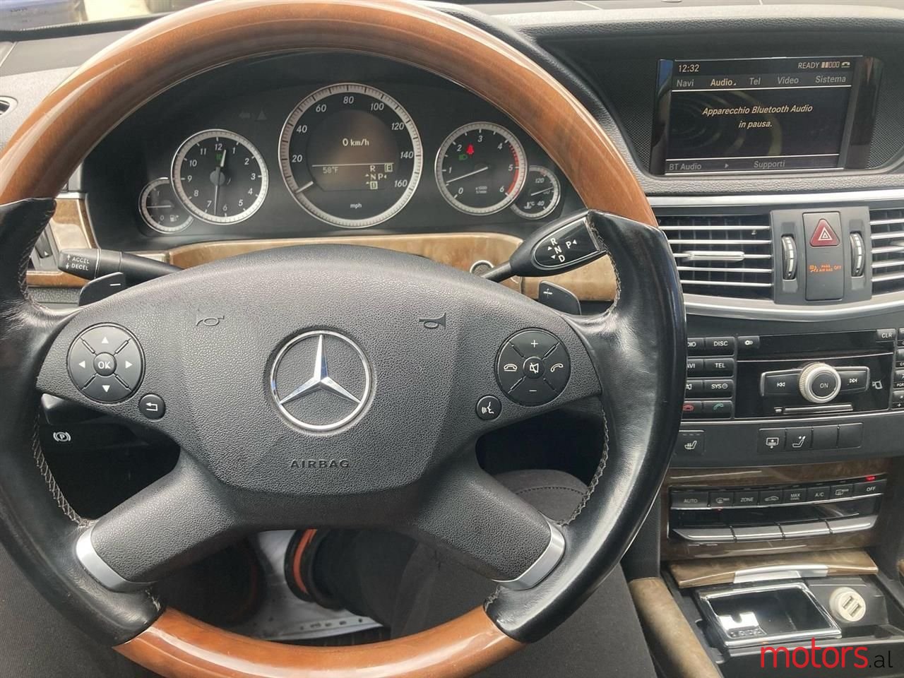 2011' Mercedes-Benz E 350 photo #5