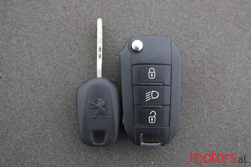 2016' Peugeot 2008 photo #5