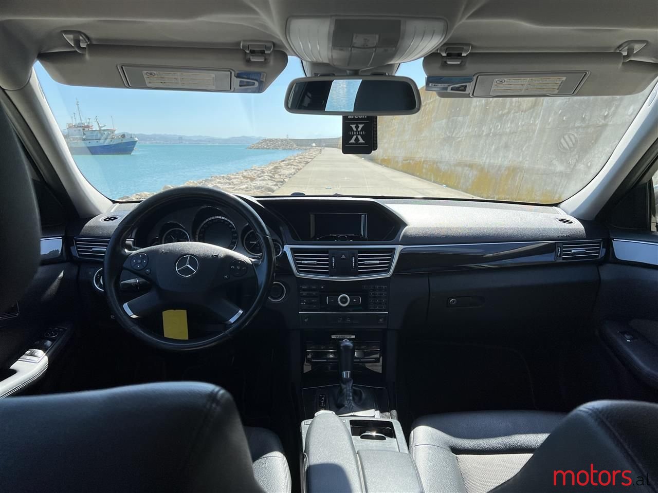 2011' Mercedes-Benz E 220 photo #4