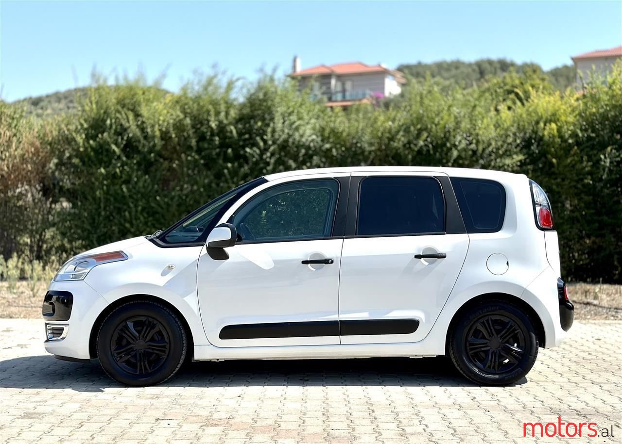 2013' Audi Q3 photo #4