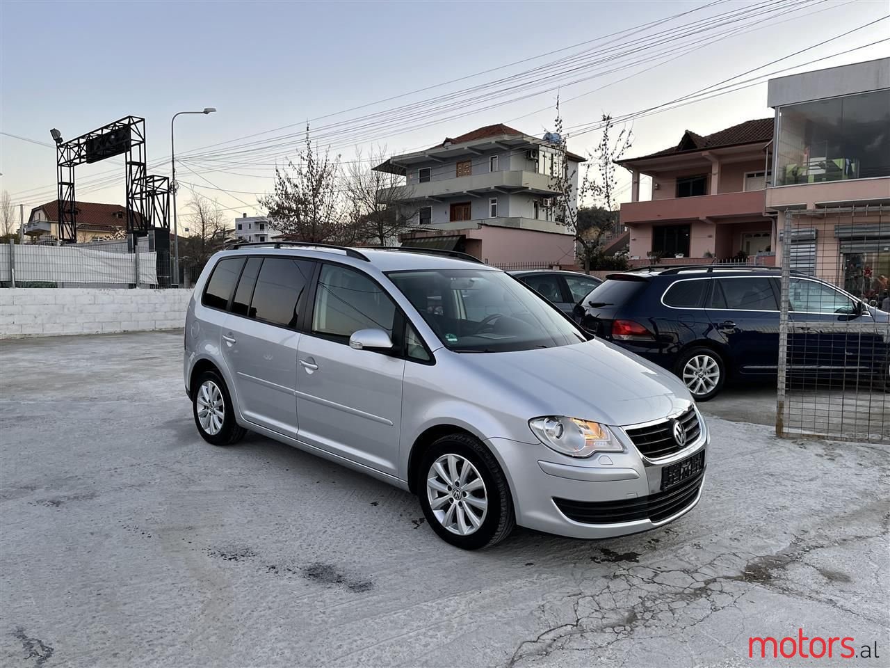 2007' Volkswagen Touran photo #1