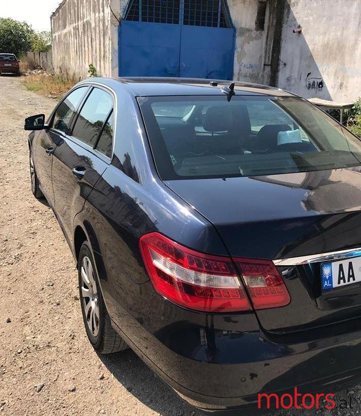 2010' Mercedes-Benz E 220 photo #2