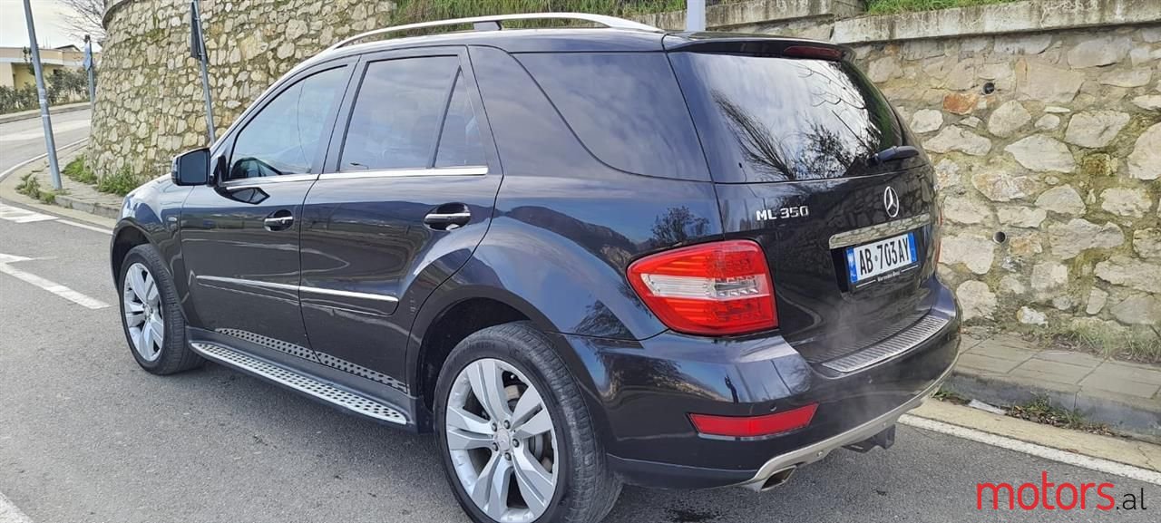 2011' Mercedes-Benz 350 photo #6