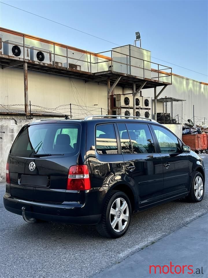 2005' Volkswagen Touran photo #4