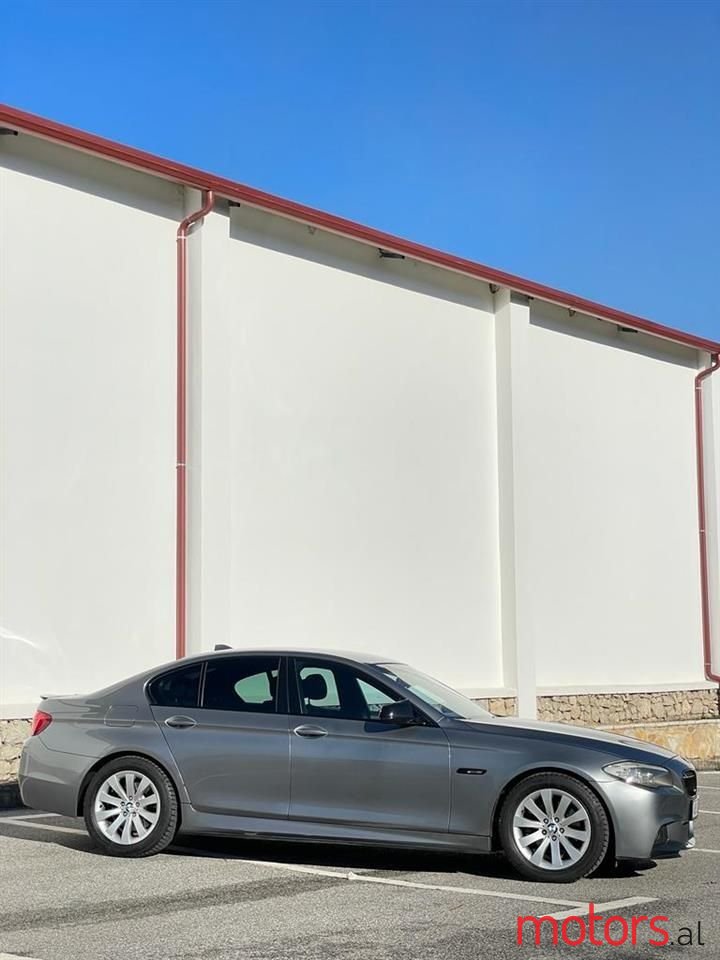 2011' BMW 520 photo #5