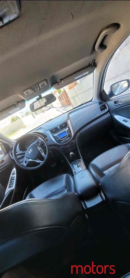 2011' Hyundai Accent photo #3