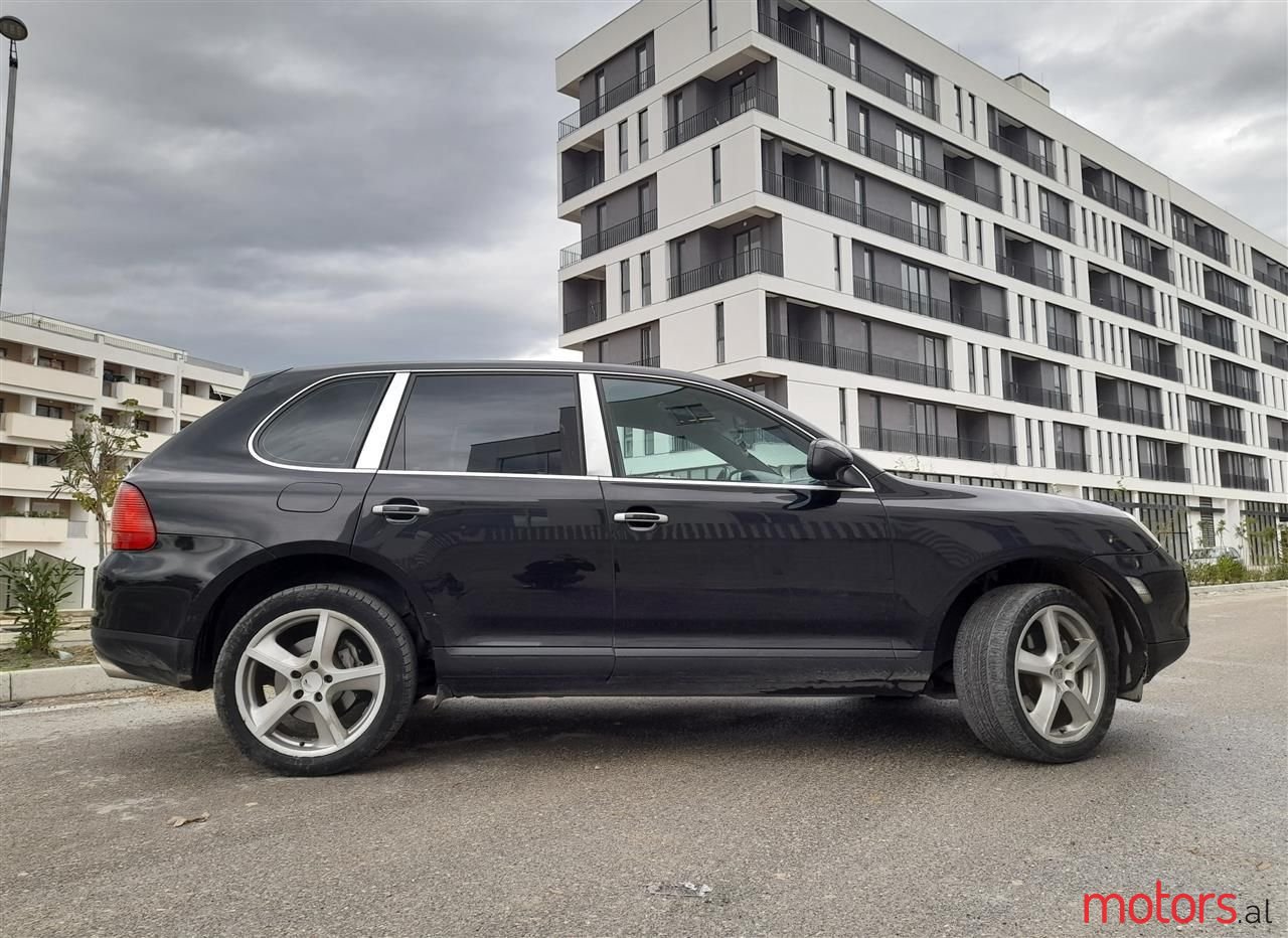2005' Porsche Cayenne photo #2
