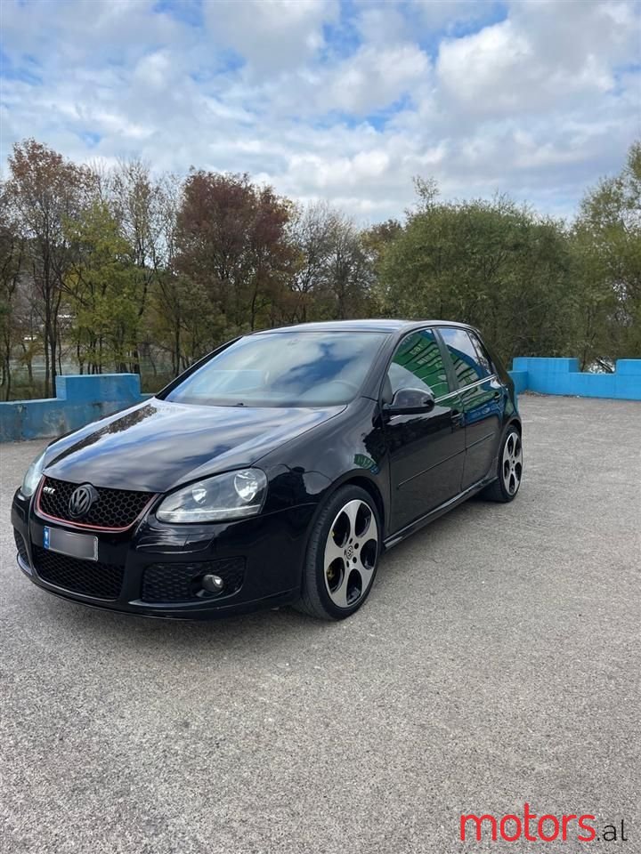 2004' Volkswagen Golf photo #5