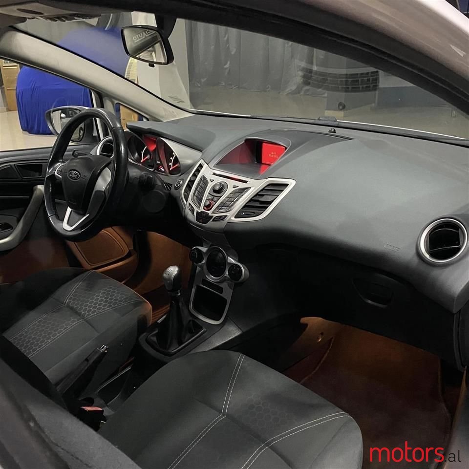 2011' Ford Fiesta photo #6