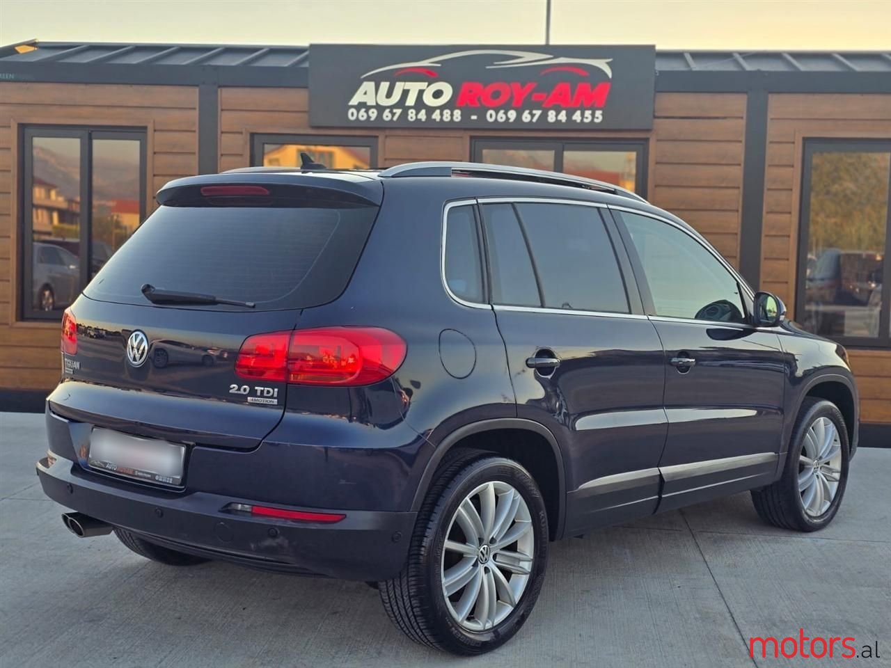 2012' Volkswagen Tiguan photo #3