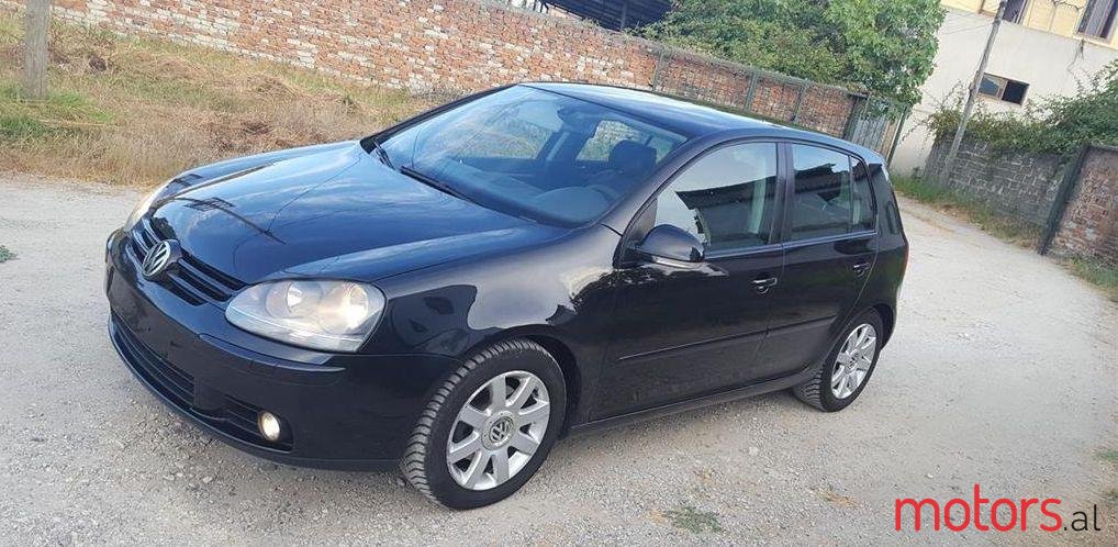 2004' Volkswagen Golf photo #1