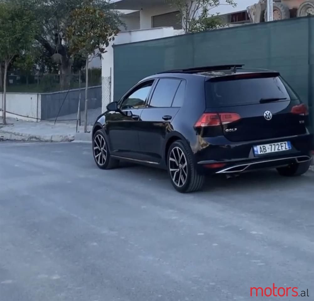 2015' Volkswagen Golf photo #1