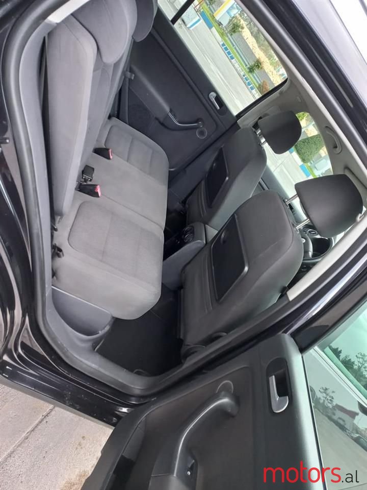 2008' Volkswagen Golf photo #6