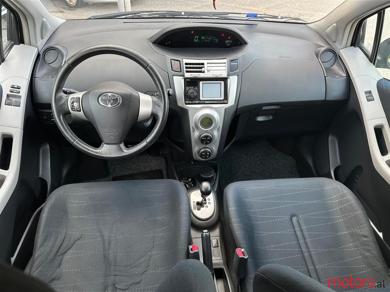 2008' Toyota Yaris photo #3