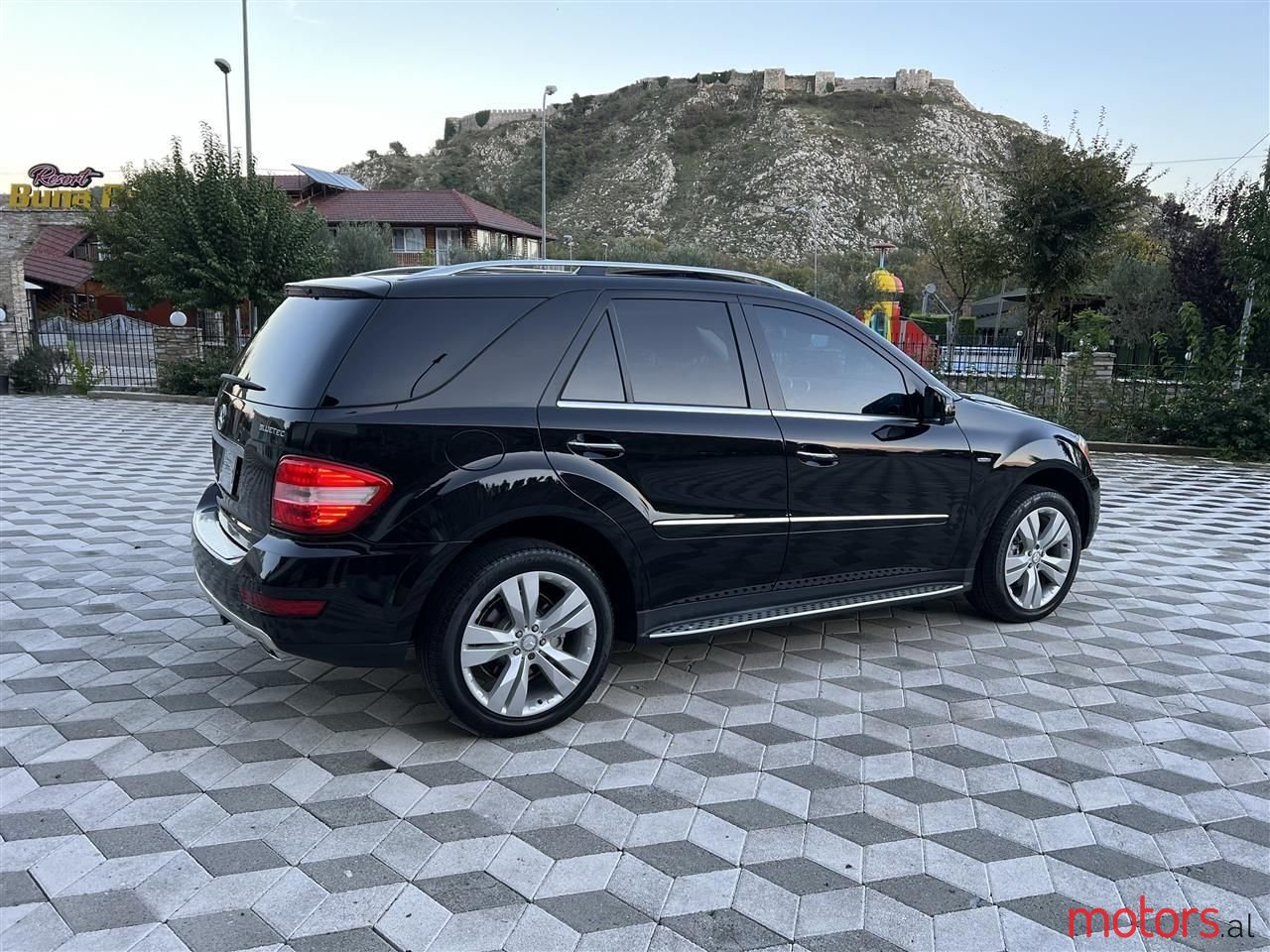 2011' Mercedes-Benz 350 photo #3