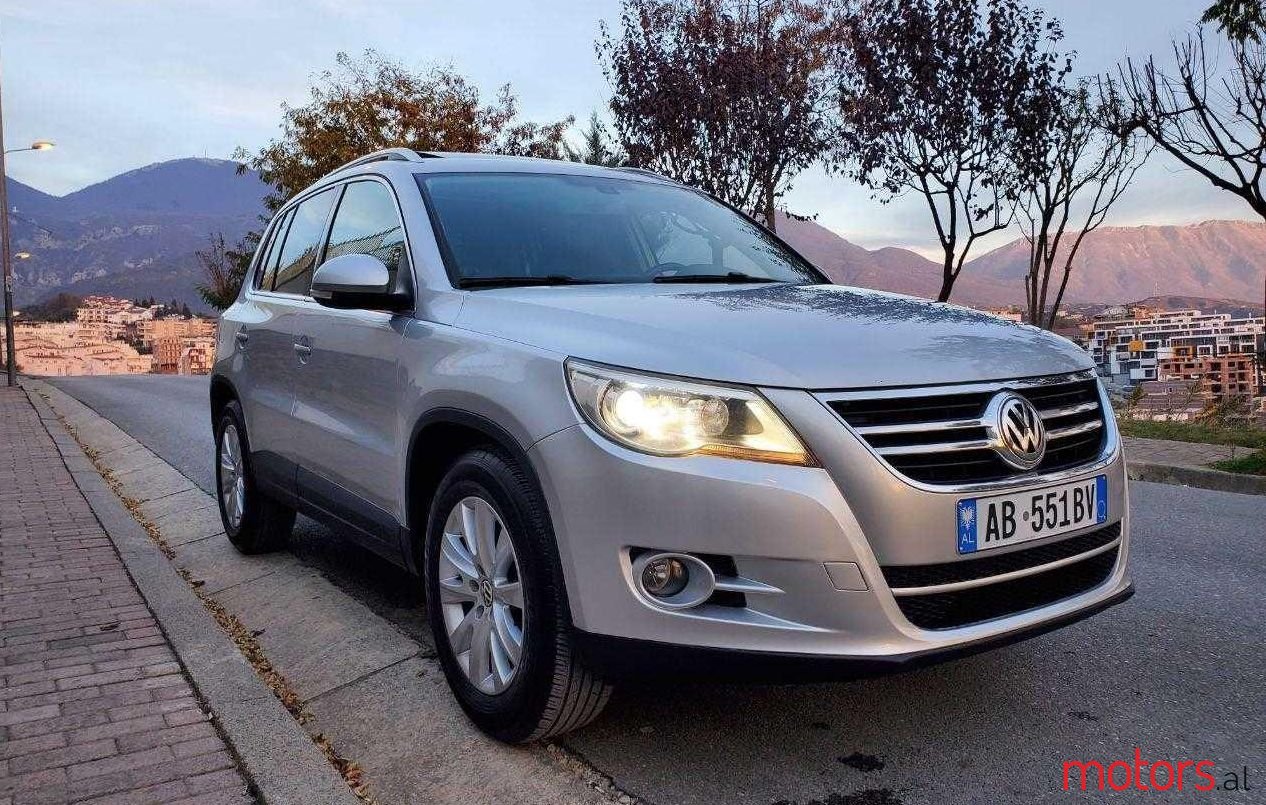 2009' Volkswagen Tiguan photo #1