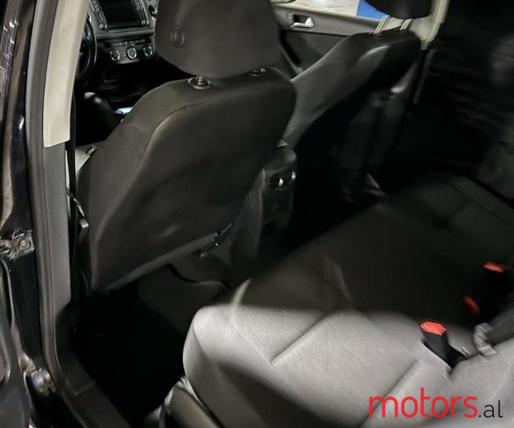2017' Volkswagen Tiguan photo #6