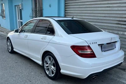 2013' Mercedes-Benz 220