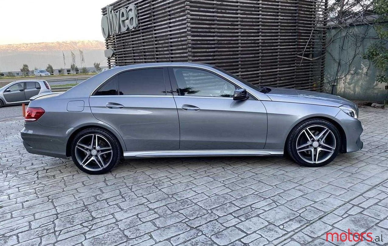 2013' Mercedes-Benz E 220 photo #1