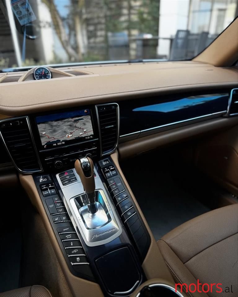 2014' Porsche Panamera photo #2