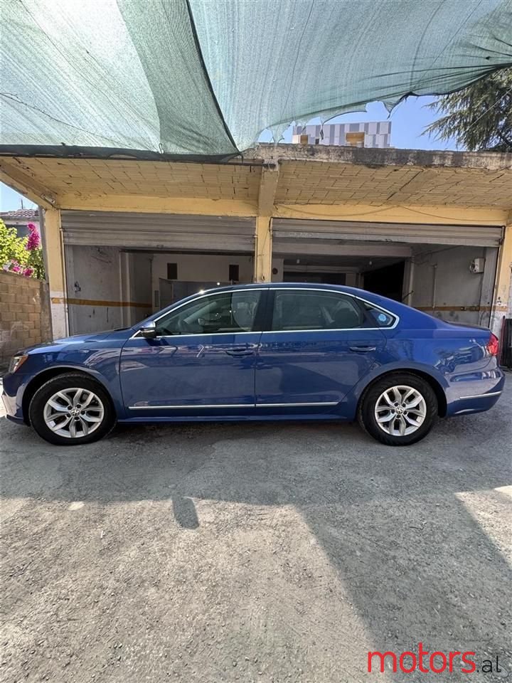 2016' Volkswagen Passat photo #6