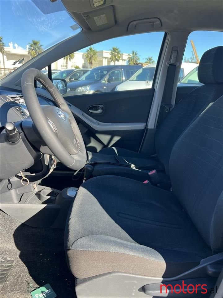 2008' Toyota Yaris photo #3