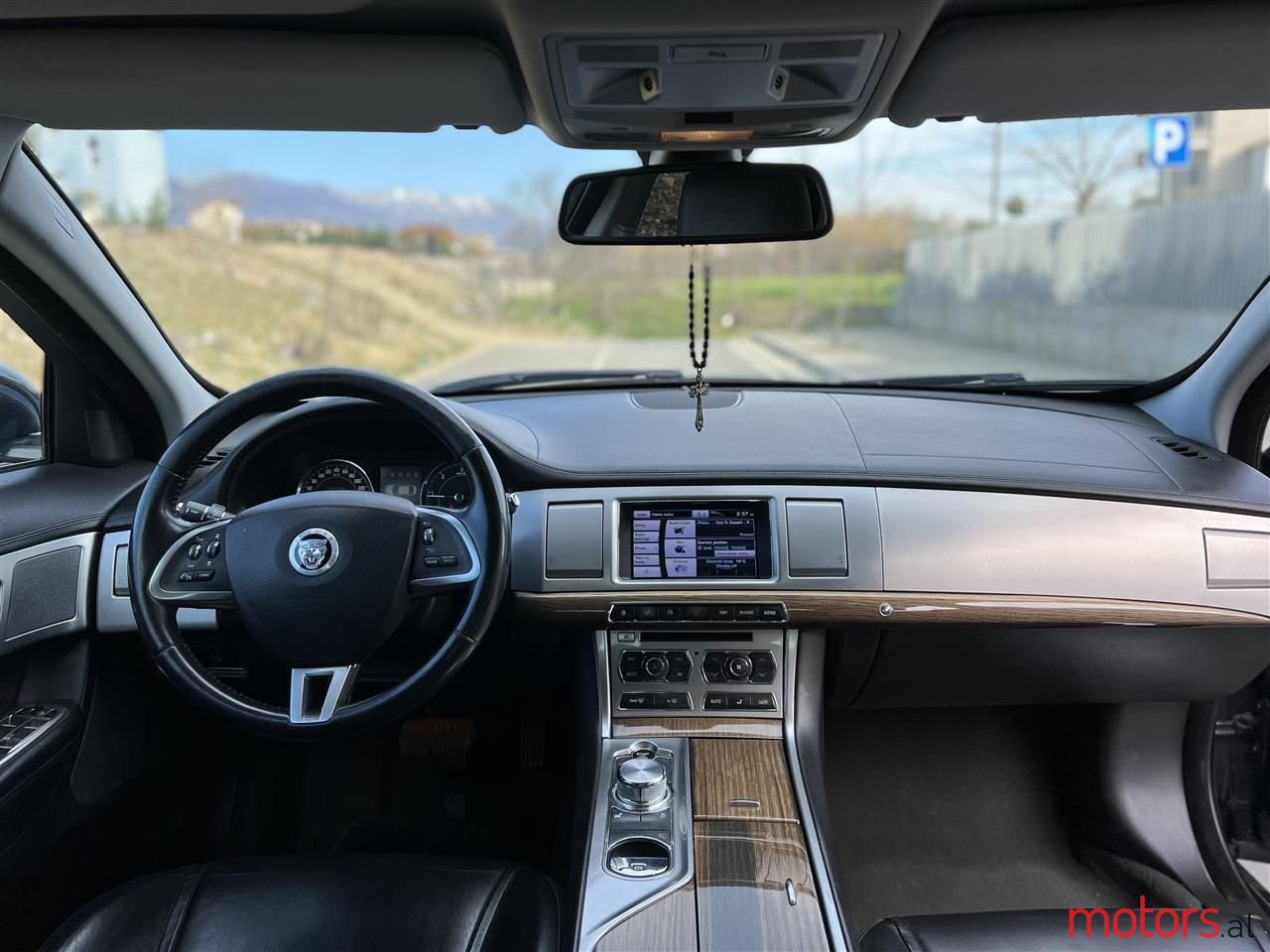 2012' Jaguar XF photo #6