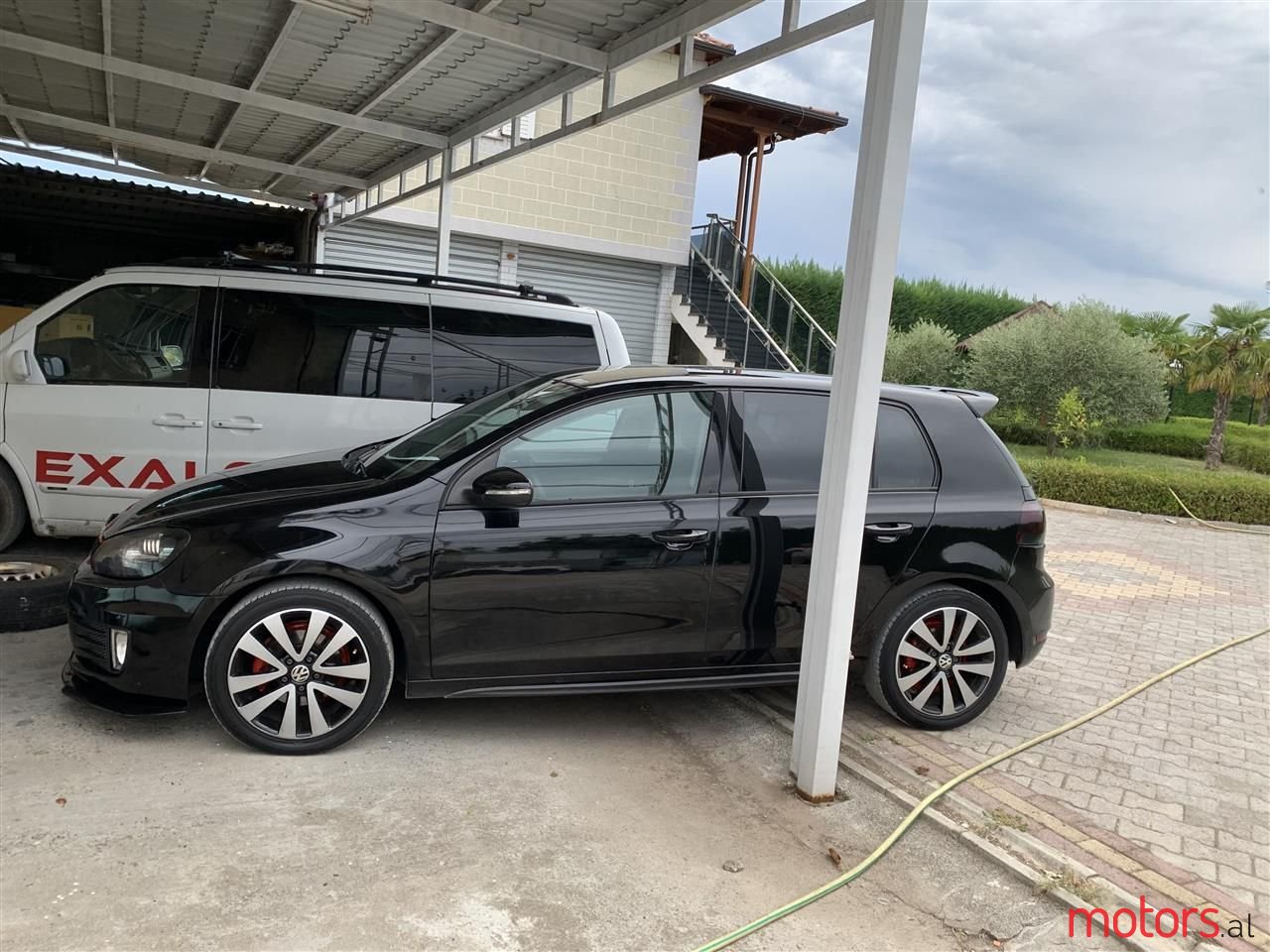 2011' Volkswagen Golf photo #3