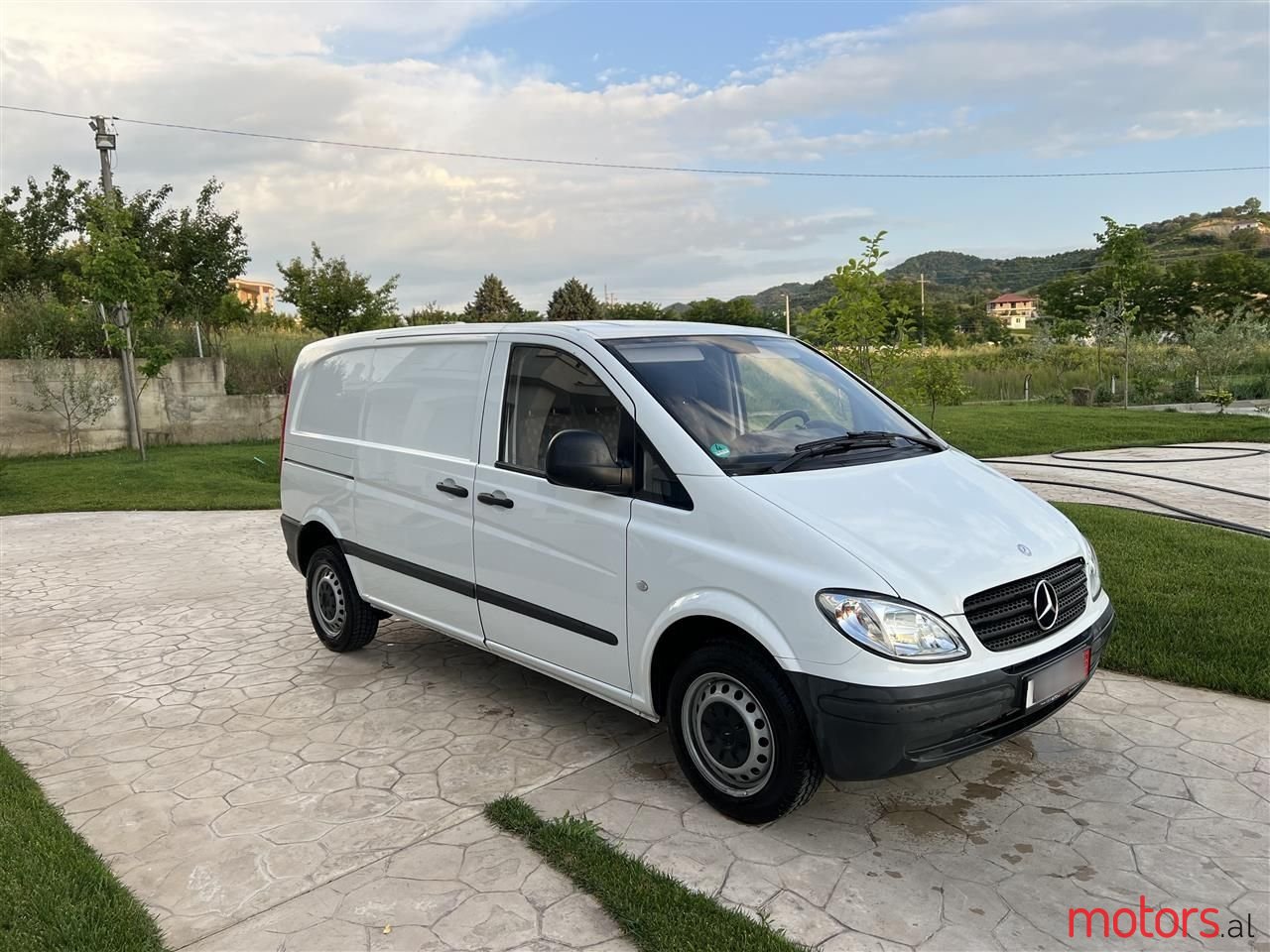 2009' Mercedes-Benz V 220 photo #6