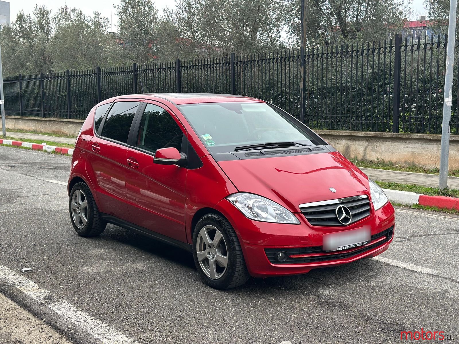 2011' Mercedes-Benz A 180 photo #1