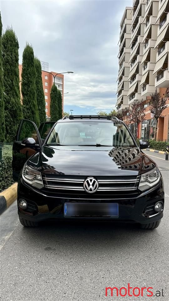 2012' Volkswagen Tiguan photo #3