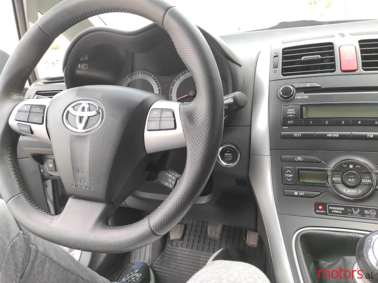 2010' Toyota Auris photo #5