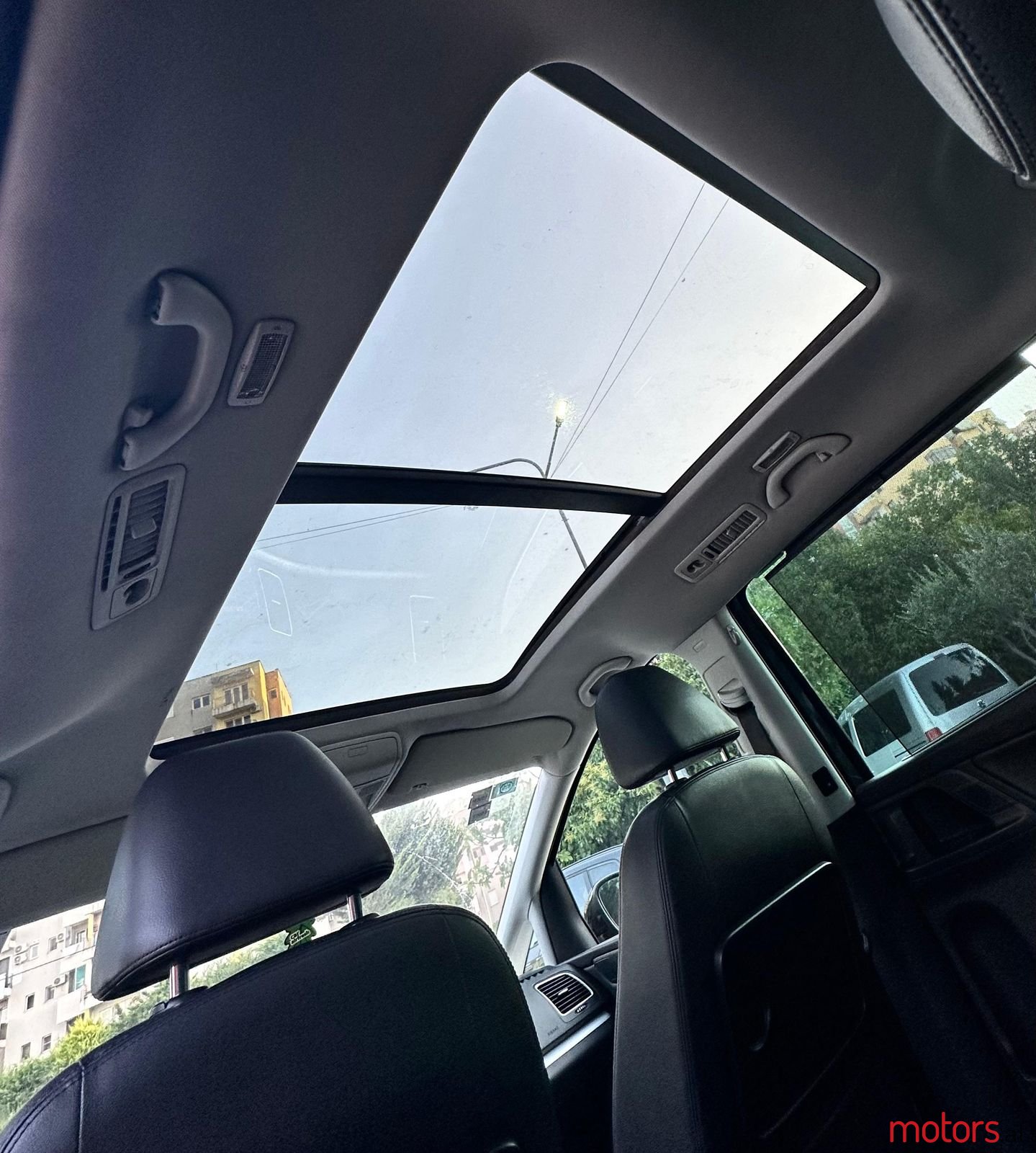 2011' Volkswagen Sharan photo #3