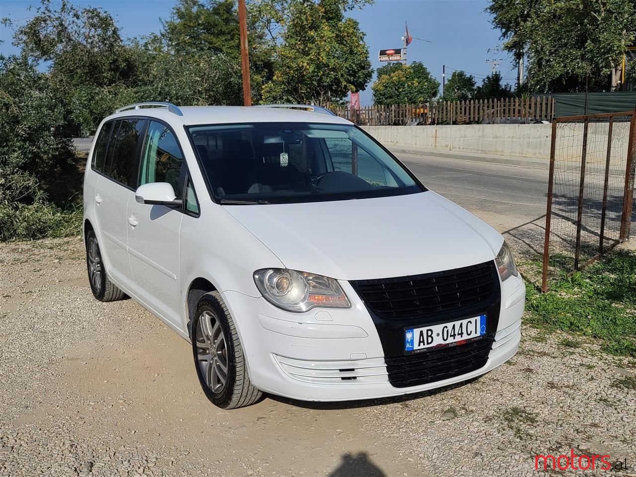 2008' Volkswagen Touran photo #1