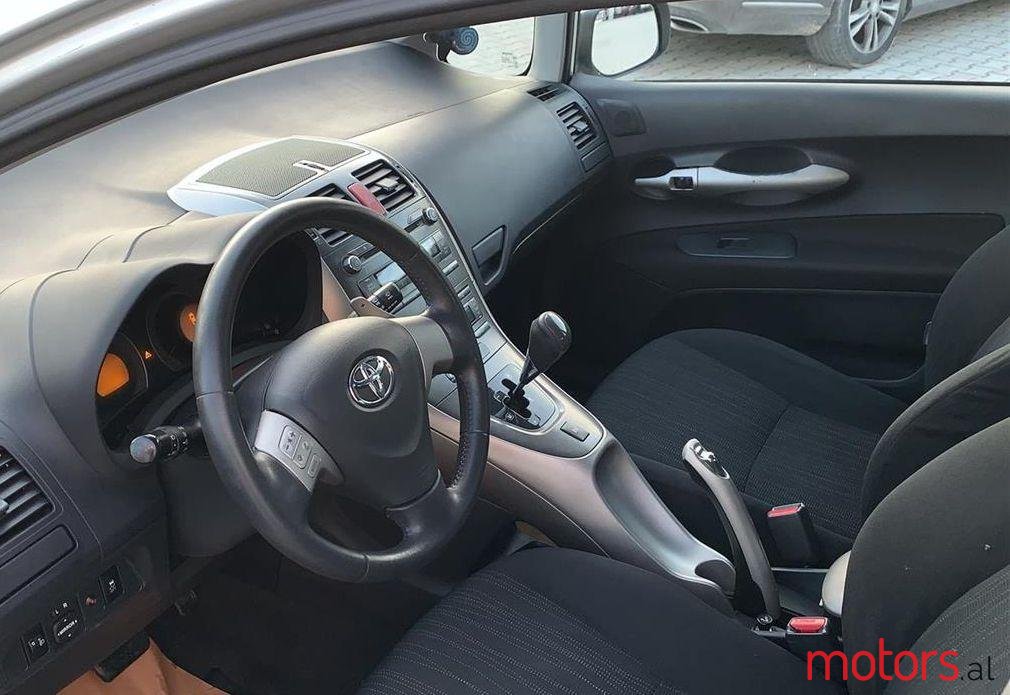 2009' Toyota Auris photo #2