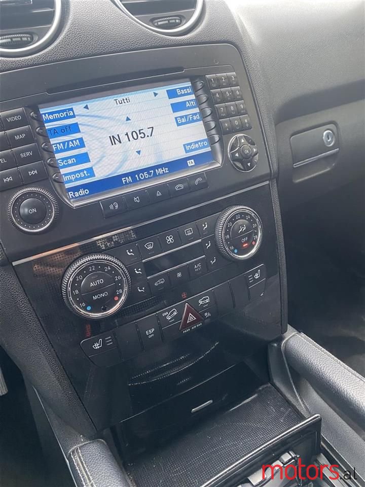 2005' Mercedes-Benz 320 photo #3