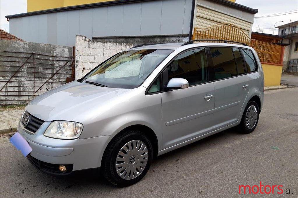 2004' Volkswagen Touran photo #1