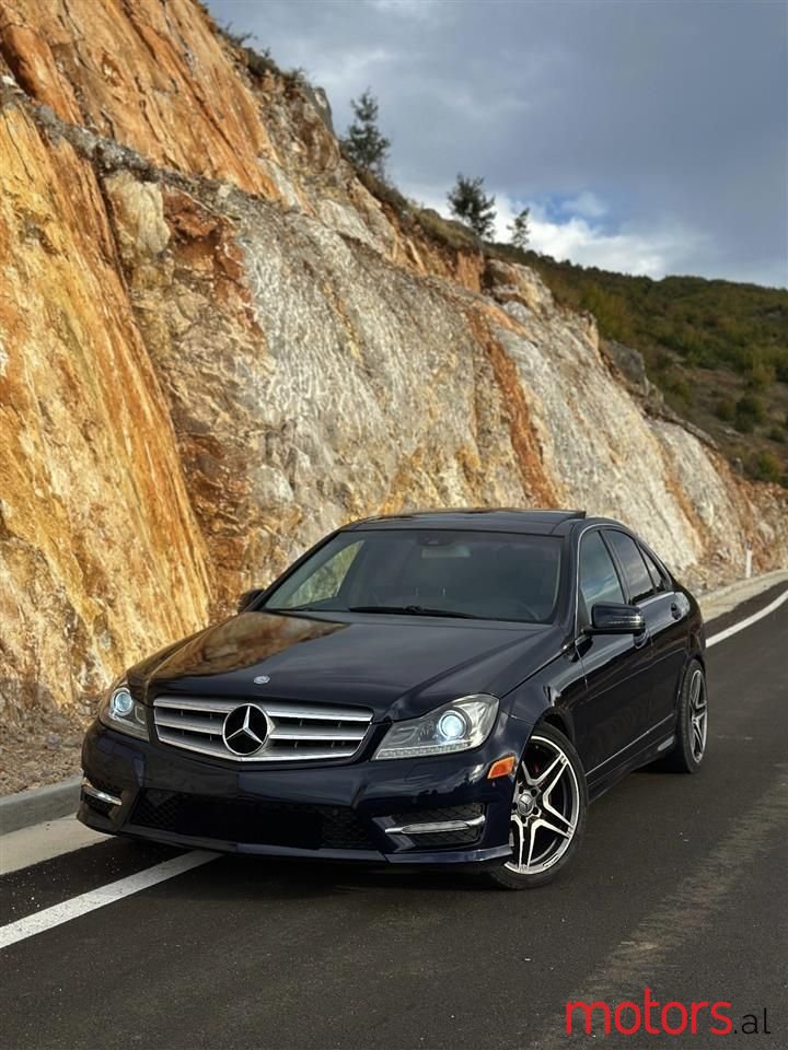 2012' Mercedes-Benz C 300 photo #1