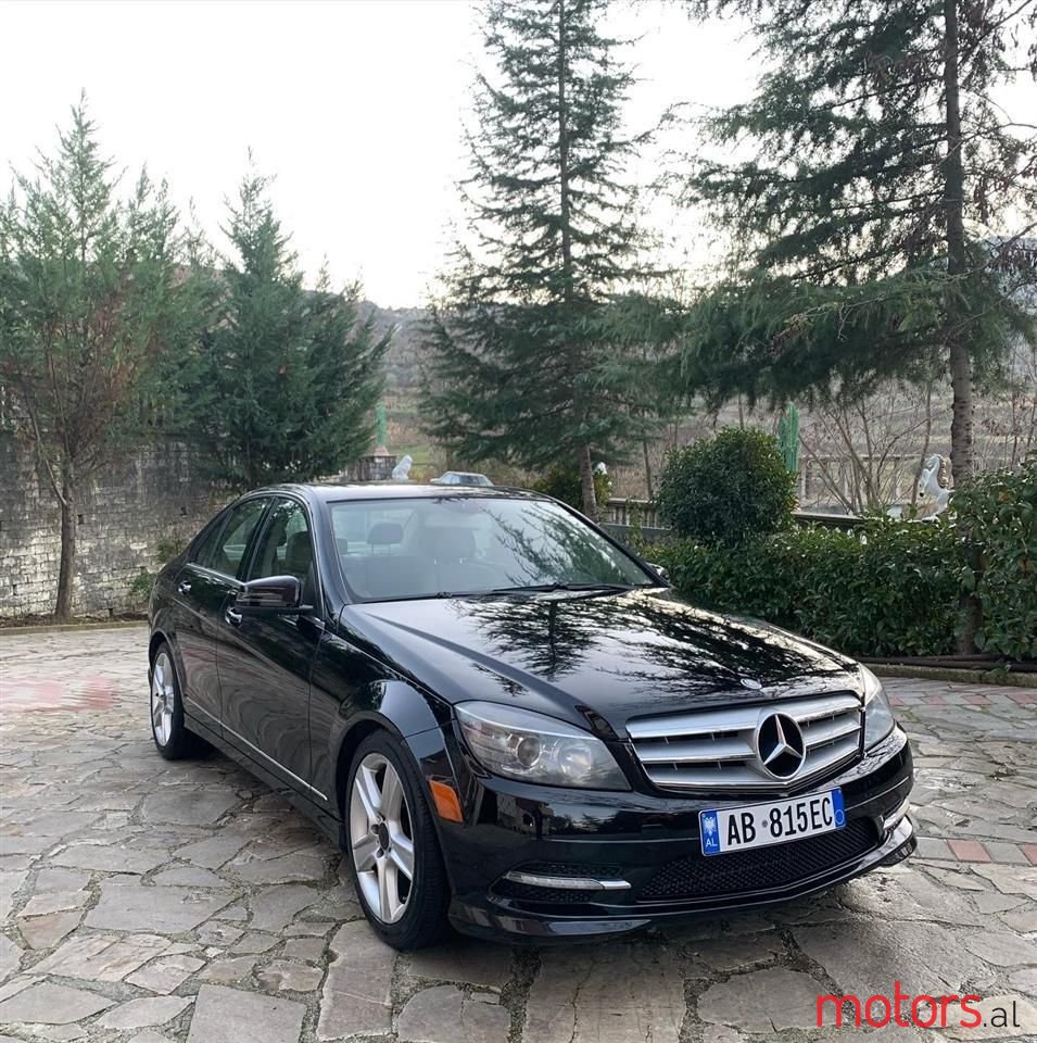 2011' Mercedes-Benz C 300 photo #1