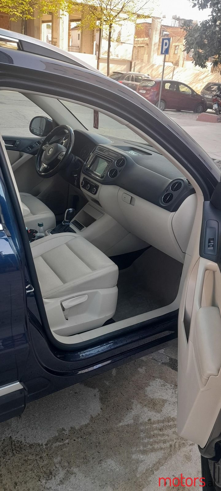 2012' Volkswagen Tiguan photo #1