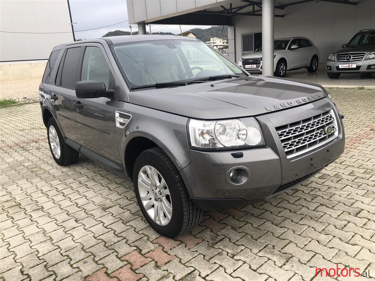 2011' Land Rover Freelander photo #1