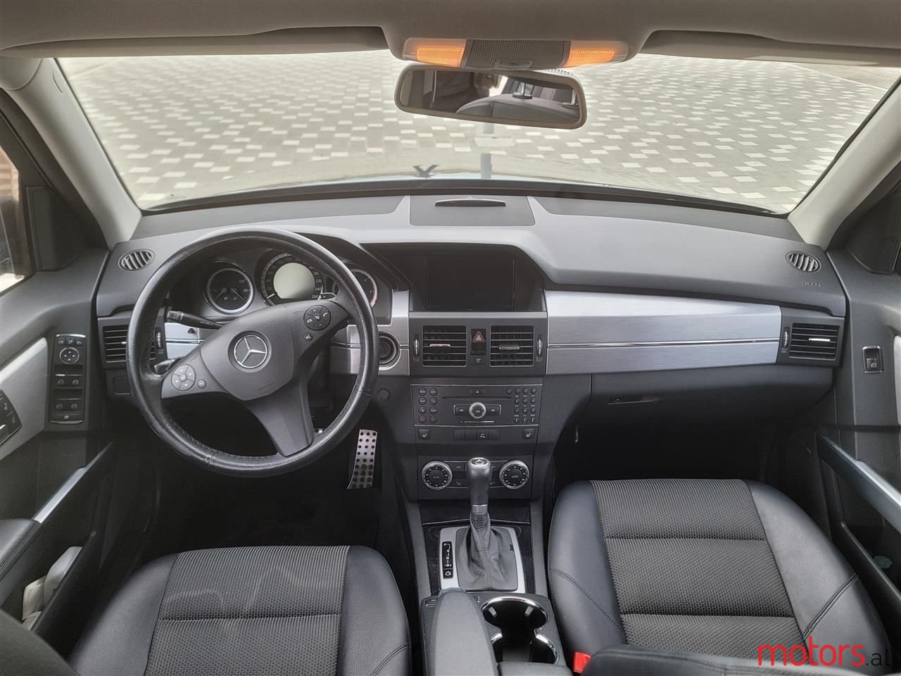 2009' Mercedes-Benz 320 photo #1