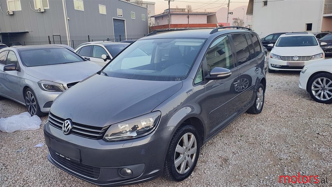 2012' Volkswagen Touran photo #1