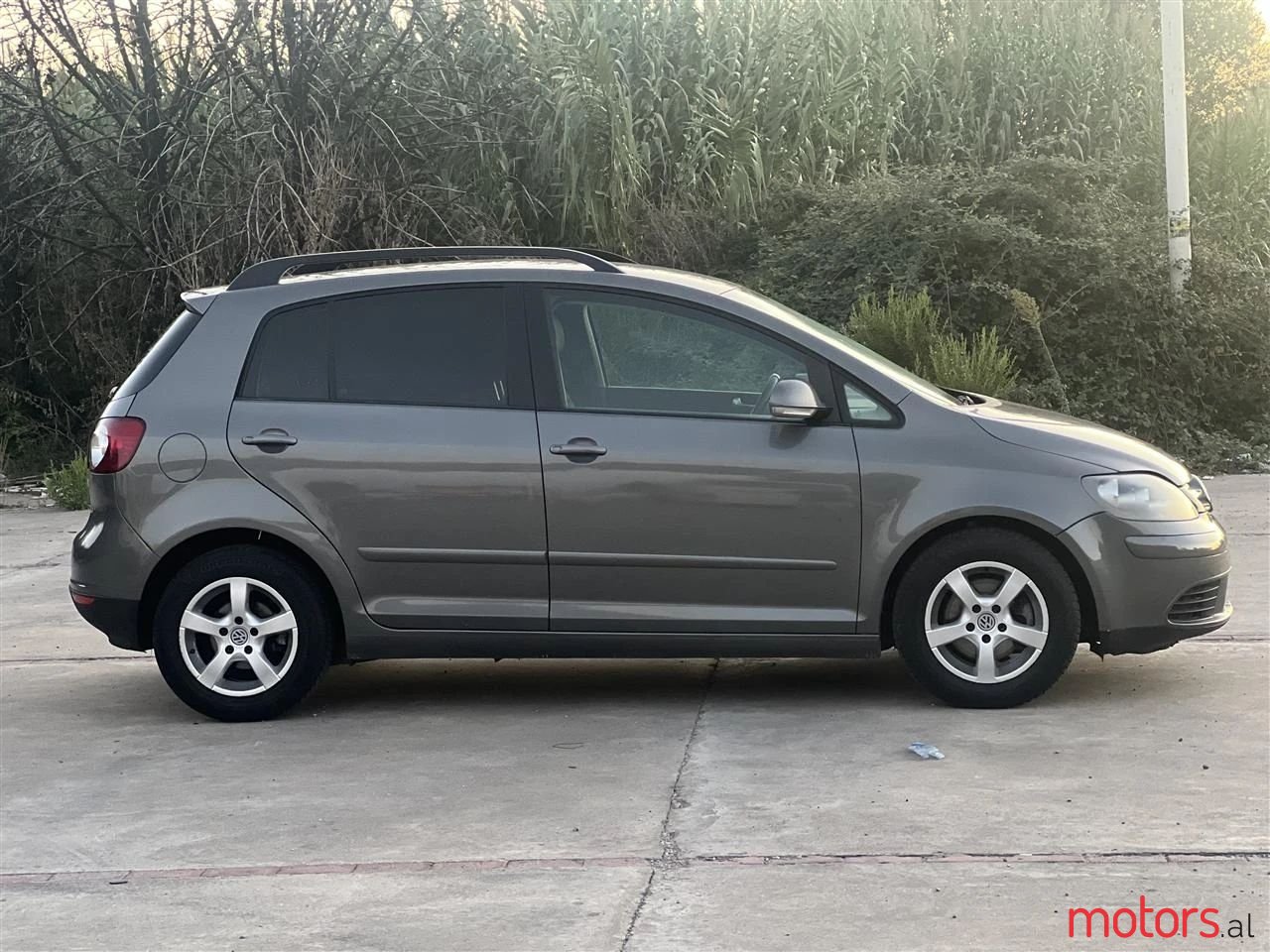 2008' Volkswagen Golf Plus photo #2