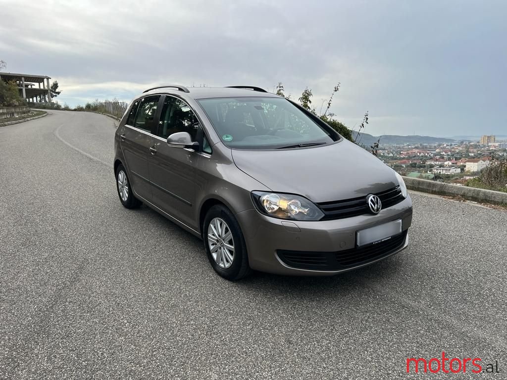 2012' Volkswagen Golf Plus photo #5