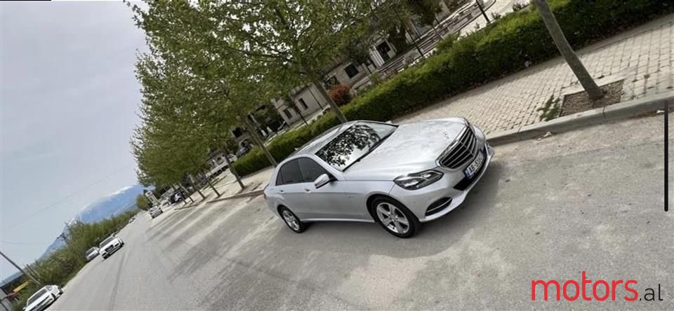 2010' Mercedes-Benz 200 photo #2