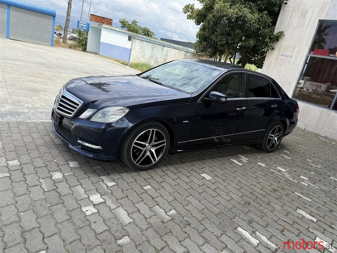 2012' Mercedes-Benz E 350 photo #1